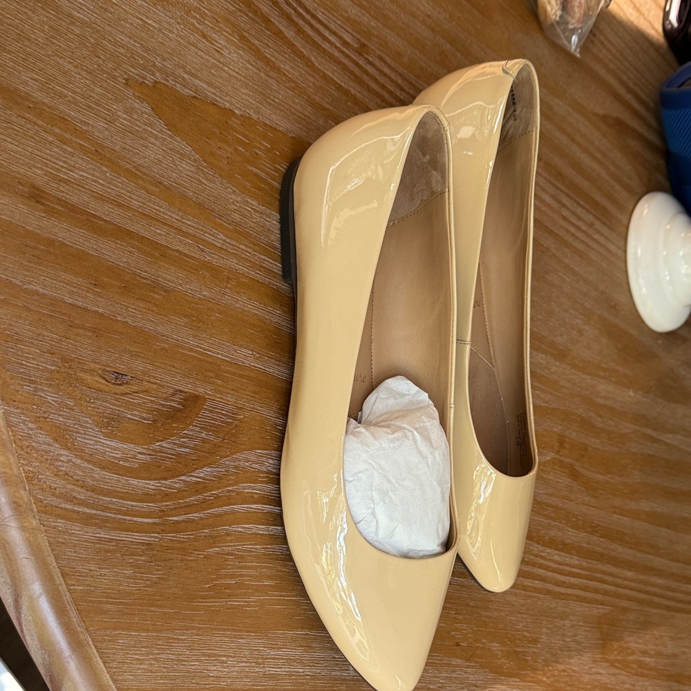 Trotters Cream Patent Flats